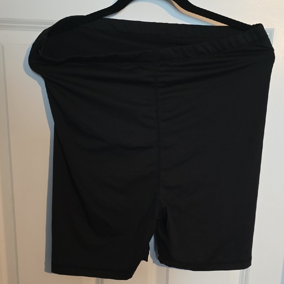 Black Maternity Biker Shorts - Picture 2 of 3